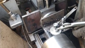 Нарезка зубьев шестерни без делительной головки на школьном станке ТВ