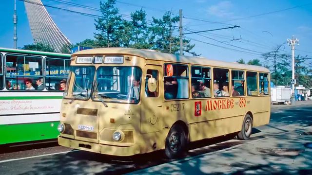 Автобус едет еле-еле... смотреть онлайн