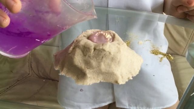 Химический опыт. Делаем извергающийся вулкан у себя дома. #химическиеопыты смотреть онлайн