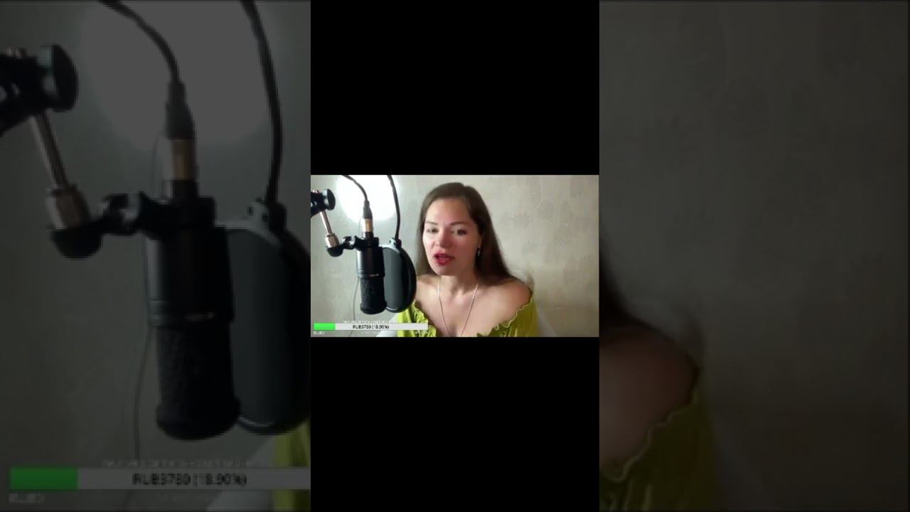 Julia Milows- Underneath your close (Shakira cover) смотреть онлайн