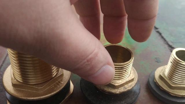 Штуцер 2 дюйма, 1 дюйм, 3/4 дюйма, 1/2 дюйма, врезка в бочку 50мм, 25мм. Штуцер и врезка в емкости. смотреть онлайн