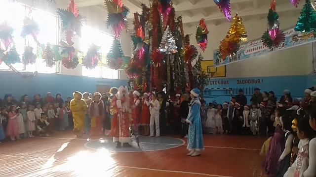 Ж.Боконбаев 2017 новый год 1д класс(2) смотреть онлайн