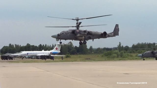 КА-52 и МИ-28Н [ БЕРКУТЫ ] Взлет группами Кубинка Армия-2015 смотреть онлайн