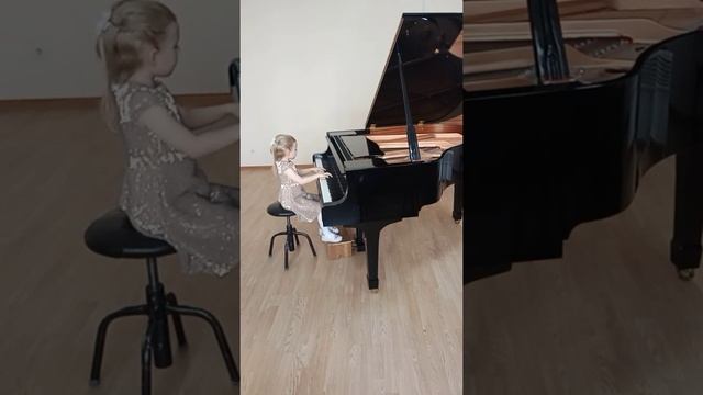 Рыбалко Даша, 5 лет, Старинный танец Контрданс (переложение С.Ляховицкой), В.Ребиков Аннушка смотреть онлайн