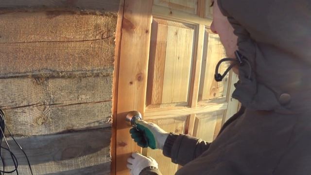 Купили дом в деревне. Установили дверной замок и ручки в бане, теперь можно и печь покупать! смотреть онлайн