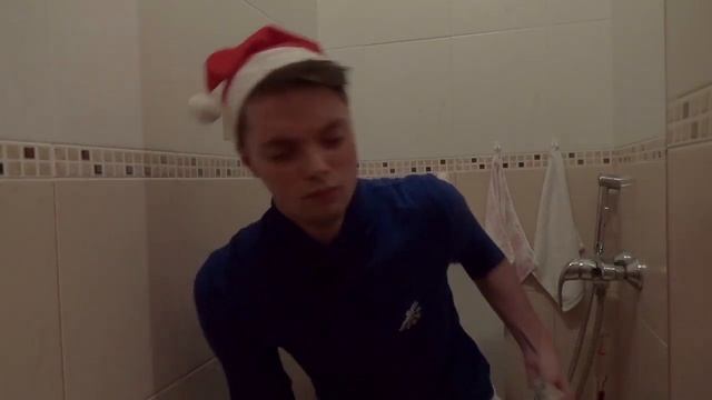 СТРАННЫЕ НОВОГОДНИЕ ТРАДИЦИИ ● "ВЫКИНУЛ СТУЛ В ОКНО" Eugene Sketch смотреть онлайн