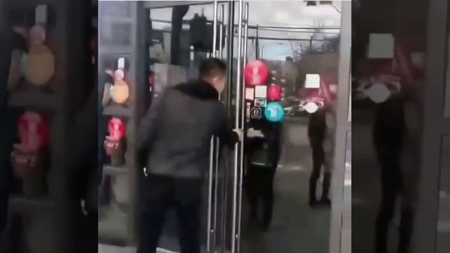 Rong Restaurant смотреть онлайн