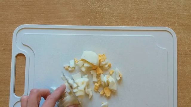 Салат с тунцом и пекинской капустой / Салат з тунцем і пекінською капустою смотреть онлайн