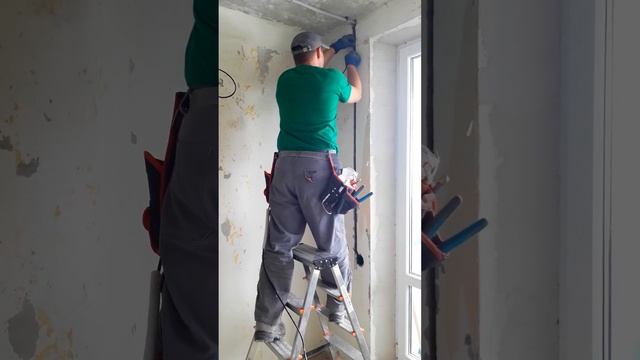 Укладка кабеля в гофре | Замена электрики в 3-комн. квартире