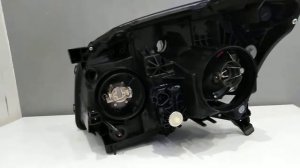 Тойота Авенсис фара передняя.