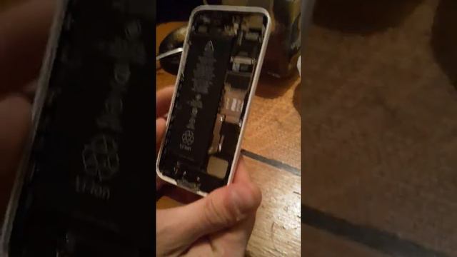 Когда твой телефон очень хочет жить после встречи со стеной))) смотреть онлайн