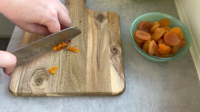 Сырные рулеты с начинкой из фарша с курагой и укропом смотреть онлайн