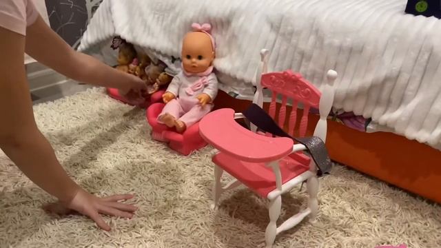 Куколки отправились в игровую комнату и на детскую площадку. смотреть онлайн