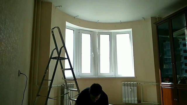 Монтаж "гибкого" профильного карниза для эркерного окна за "1 минуту"! смотреть онлайн