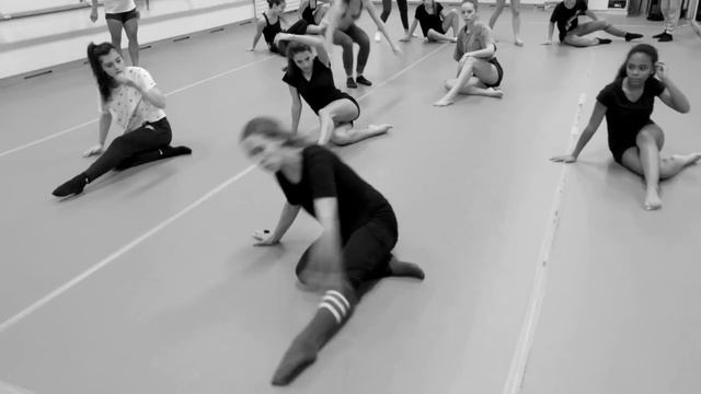 modern' dance class sara Ducat смотреть онлайн