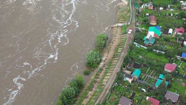 Потоп в Башкирии. Река Белая выходит из берегов в районе города Салават смотреть онлайн