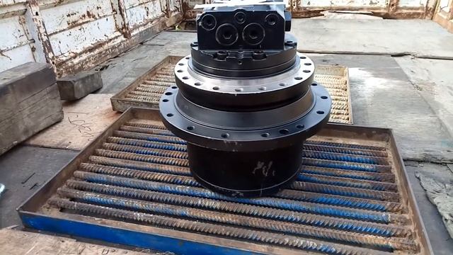 Редуктор хода, бортовая в сборе с гидромотором Sumitomo SH125, привезли клиенту в п. Славянка смотреть онлайн