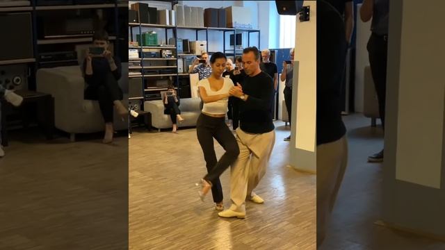 Tango workshop: Murat Erdemsel & Silvina Tse. Sacadas versus Colgadas смотреть онлайн