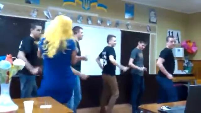 Поздравление девочек с восьмым марта смотреть онлайн