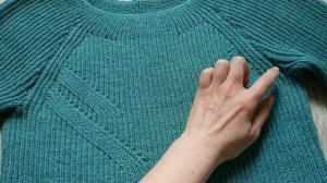 Мятный джемпер с цельновязаной горловиной полупатентной резинкой. Обзор