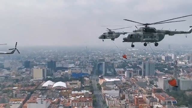 Вертолеты Ми 17 на параде в честь Дня независимости Мексики смотреть онлайн