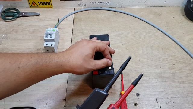 Tester pentru tensiune si continuitate UNI-T UT18C смотреть онлайн
