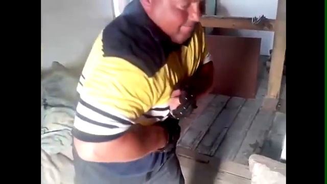 Якутск. Человек гнущий железо и ломающий металл смотреть онлайн