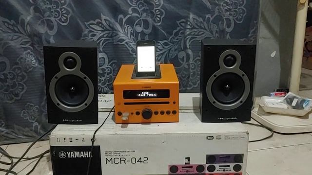 Demo Speaker Wharfedale Crystal CR-30.1 Playing iPod смотреть онлайн