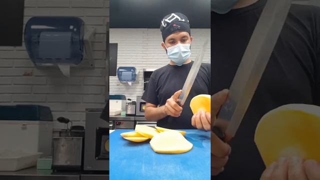 How to Cut Mango For Sushi I Cut Mango For Sushi Roll смотреть онлайн