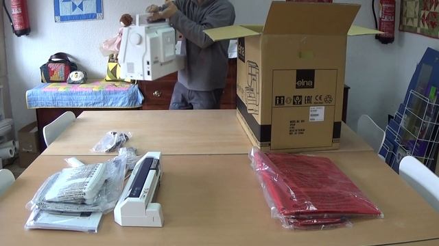 Maquina De Coser Elna EXpressive 860