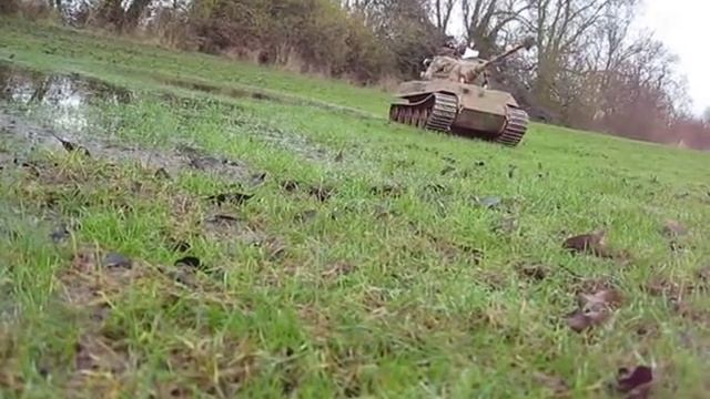 1/6 RC King Tiger Tank enjoying the Winter rain and ponds смотреть онлайн