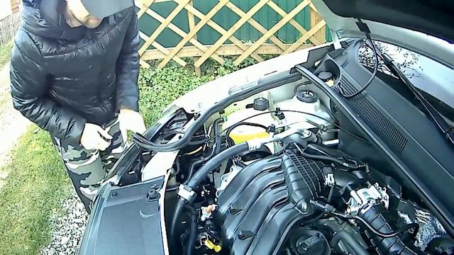 Рено Сандеро Степвей 2020.Уплотнительная резинка под капот.(Часть 5) смотреть онлайн