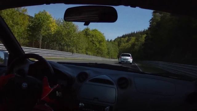 Nurburgring Nordschleife Toyota Celica VVTi - GT chasing a MR2 SW20 For a Full lap смотреть онлайн