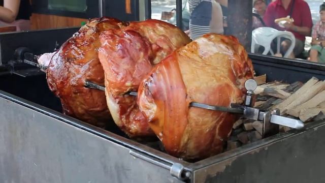 Традиционное чешское блюдо...божи, сколько мяса.