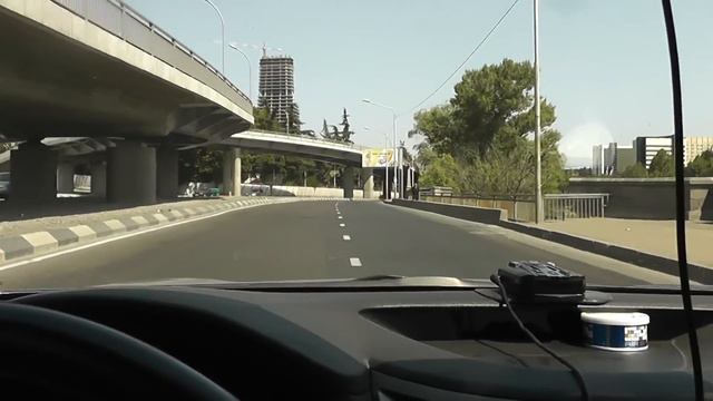 Тбилиси, в доль набережной. смотреть онлайн