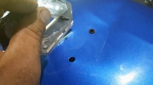 снятие шильдика багажника рено