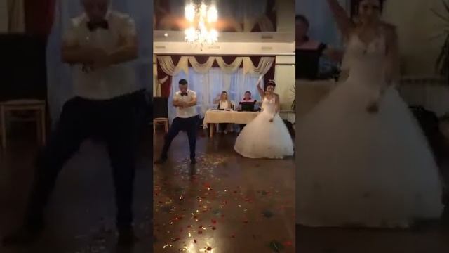 Самый крутой свадебный танец молодоженов смотреть онлайн