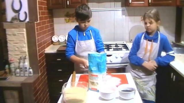 Рулет с маком! Делаем дрожжевое полусладкое тесто. Любимые булочки с маком теперь делаем сами! смотреть онлайн