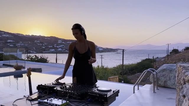 GARSI @ Sunset - Mykonos, Greece _ Melodic House & Afro House DJ Mix & LIVE Guitar.mp4 смотреть онлайн