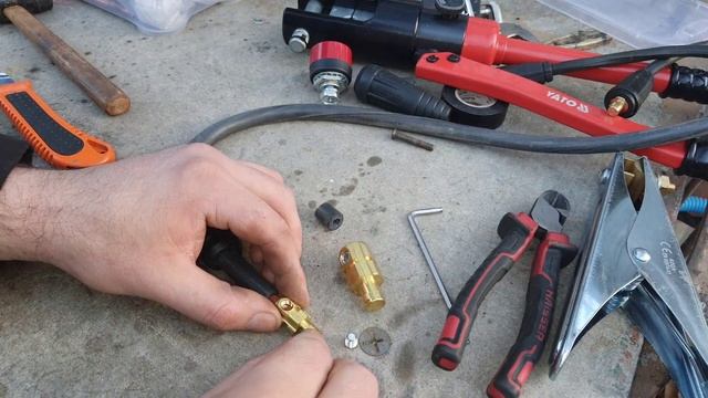 Правильная установка сварочного байонетного разъема (байонета) на кабель смотреть онлайн