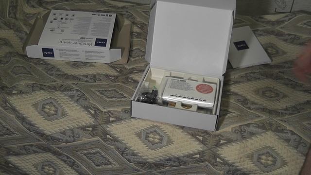 Распаковка ZyXEL Keenetic GIGA