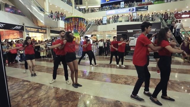 Salsa Bachata Bolly Fusion Flashmob | Badtameez Dil | Yo Vengo de Cuba | Bum Bum Tam Tam | Calypso смотреть онлайн