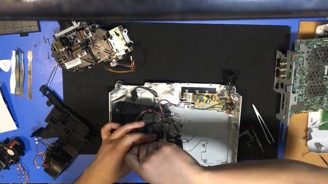 Полная разборка и чистка 3LCD проектора Epson EH-TW650 смотреть онлайн
