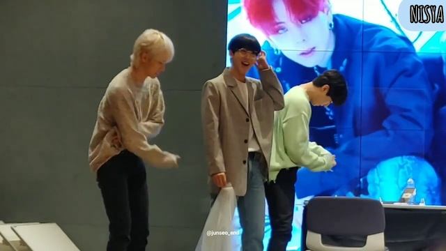 Yohan Junseo Moments | Maknae Funny & Cute moments смотреть онлайн