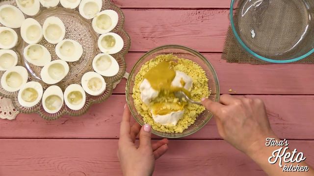 Keto Deviled Eggs | A Keto Easter Recipe 🥚 смотреть онлайн