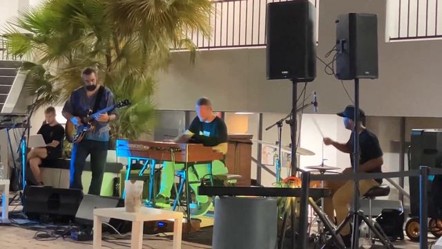 Fil and Friends perform live at The Ale and the Witch courtyard in St. Pete, June 10, 2023 смотреть онлайн