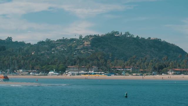 Angelina bikes along Santa Barbara's beaches – On the go with EF #63 смотреть онлайн