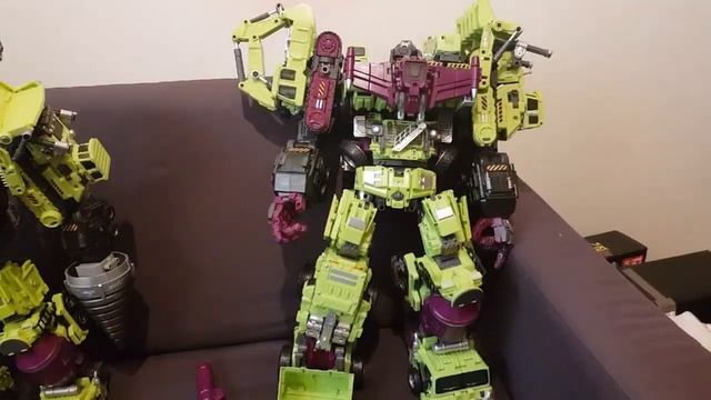 Generation Toy Vs JinBao Gravity Builder / Devastator Comparison смотреть онлайн