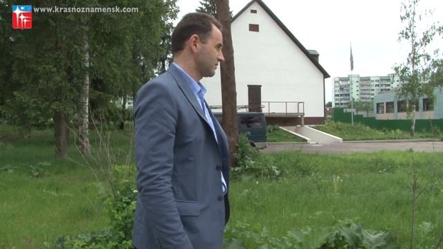 У городской поликлиники построят безопасный тротуар и парковки смотреть онлайн
