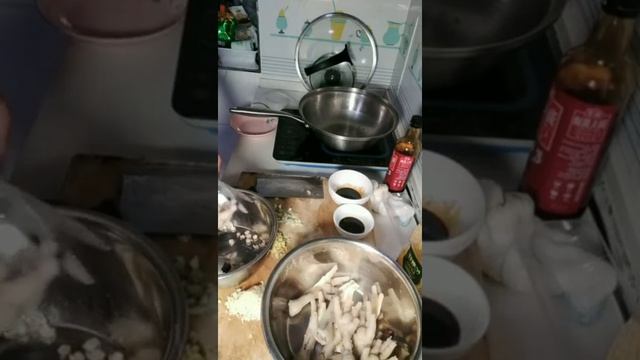 ШОК! Тушеные куриные лапы с чесноком! смотреть онлайн